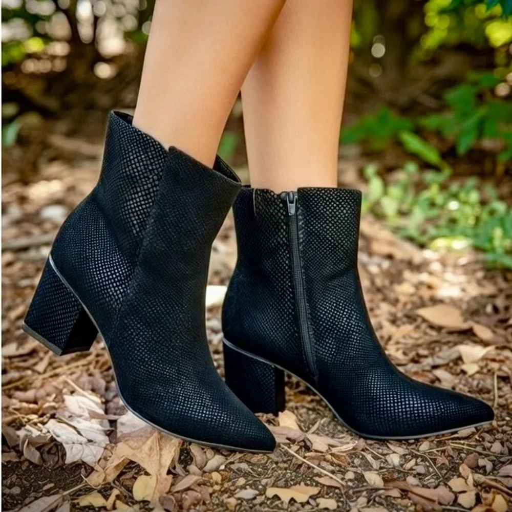 NWT Black Textured Ankle Boots Extra Wide WW Block Heel 8.5WW